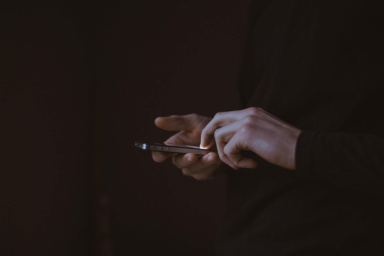 Развратные смс и Как возбудить парня в соцсетях и с помощью смс