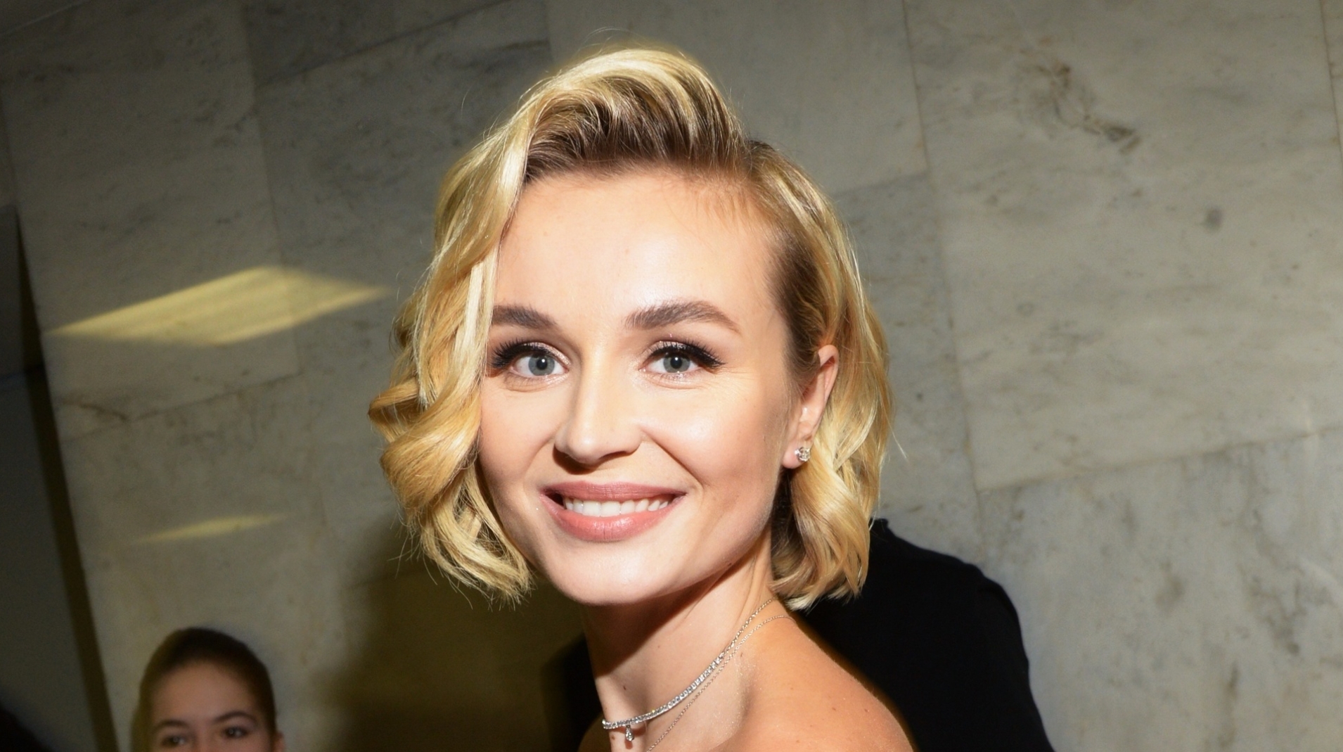 Гагарина и ее новый. Гагарина выбелила брови. Причина развода гагариной с мужем. Гагарина и ее новый. Гагарина и ее новый.